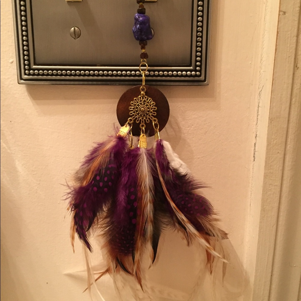Feather accent earring